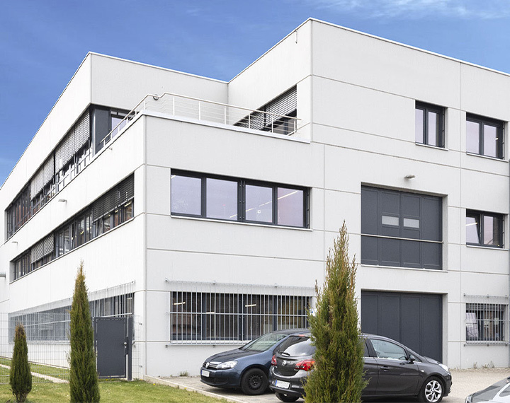 Bauer-Walser Gebäude bei gutem Wetter