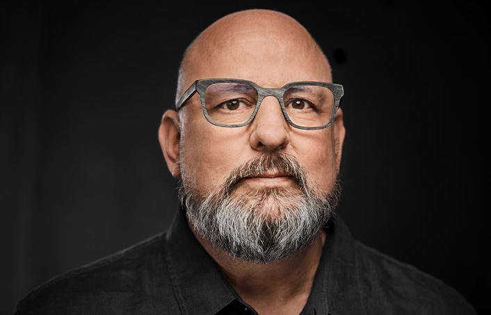 Ansprechpartner Holger Würstlin, der freundlich in die Kamera schaut