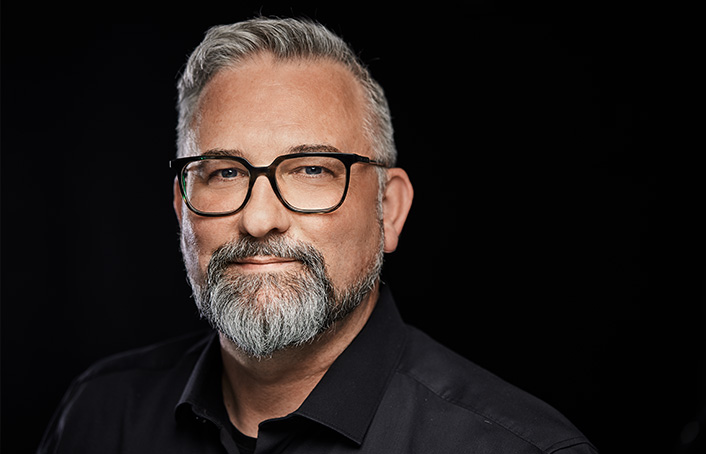 Ansprechpartner Tilo Burkhardt, der entspannt in die Kamera blickt