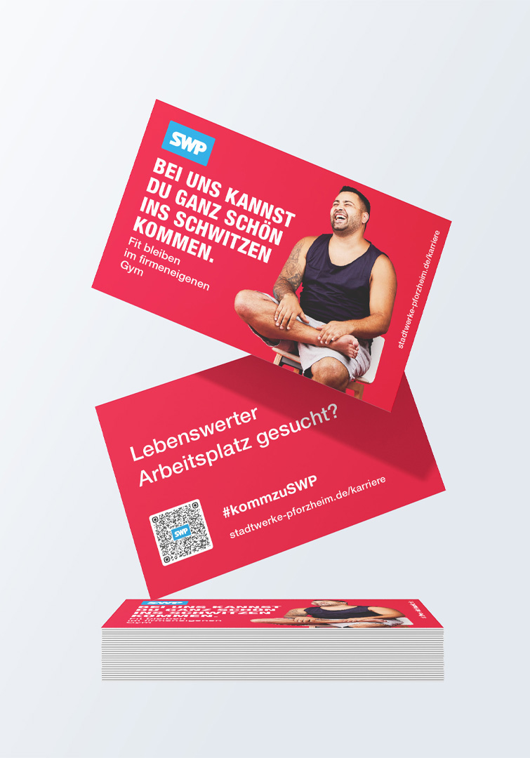 Rote SWP-Visitenkarte mit lachendem Mann und Slogan zur Arbeit im firmeneigenen Gym.